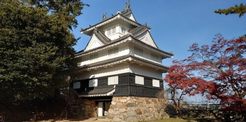 吉田城の鉄櫓（模擬再建）