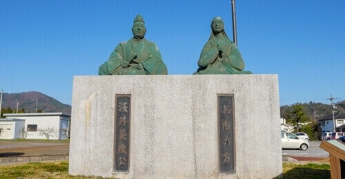 浅井長政とお市の方銅像