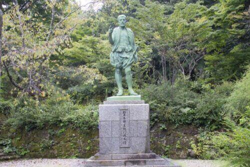 松平親氏の像